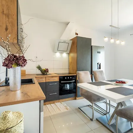 Cozy In Sv, Filip I Jakov With Kitchen شقة