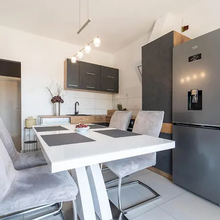 Cozy In Sv, Filip I Jakov With Kitchen سفيتي فيليب ياكوف