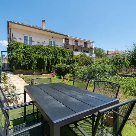 Cozy In Sv, Filip I Jakov With Kitchen Apartament *